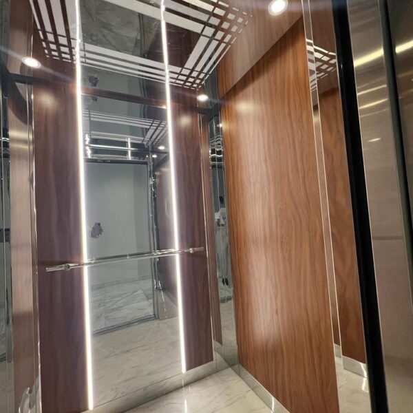 مصعد كهربائي