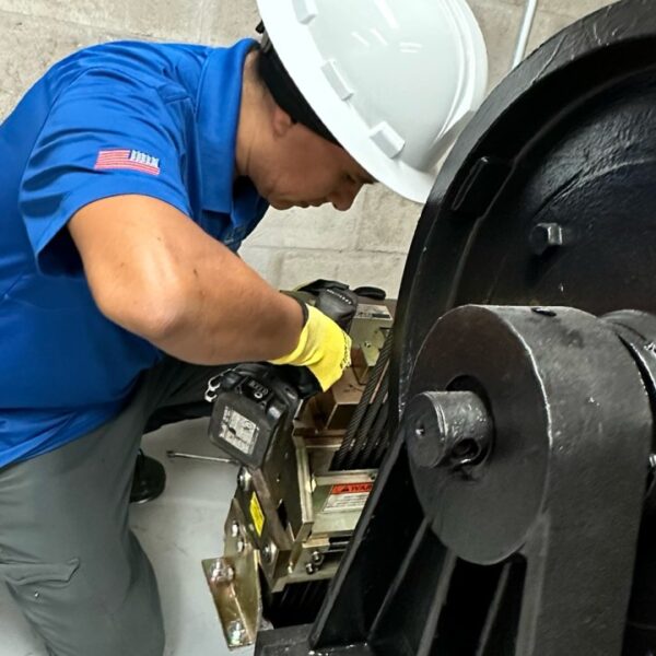 تحديث أنظمة المصاعد القديمة وزيادة كفاءتها