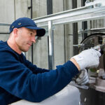 أهمية الالتزام بمعايير السلامة عند اختيار شركة تركيب مصاعد