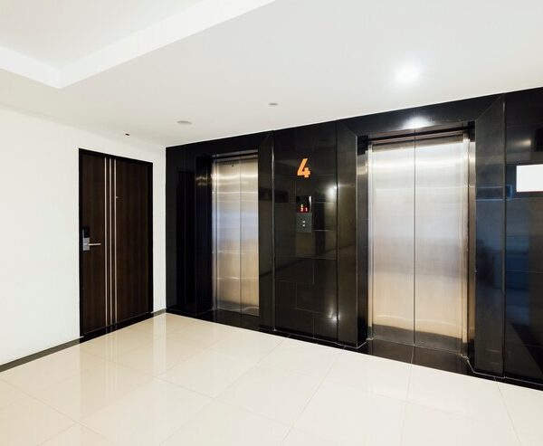 كيف تختار شركة تركيب مصاعد تليق بميزانيتك؟