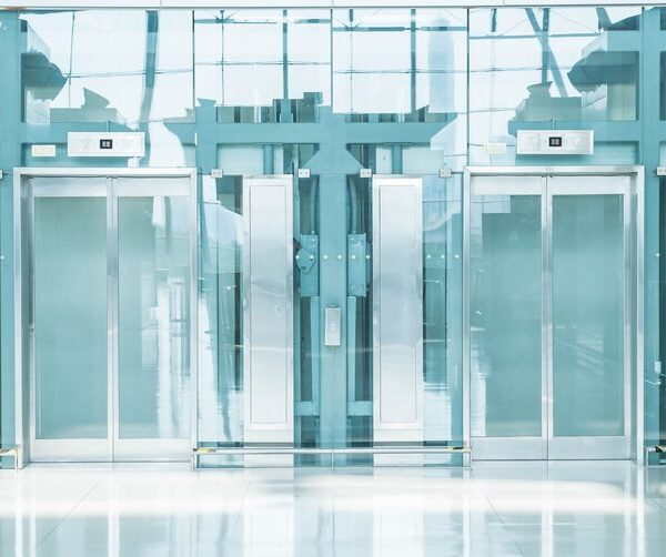 أفضل شركات المصاعد في 2025: من يقدم لك الخدمة الأفضل؟ 🚀