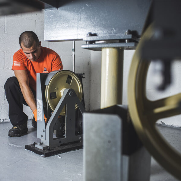 أهمية صيانة المصاعد في الباحة: الحفاظ على الأمان والكفاءة