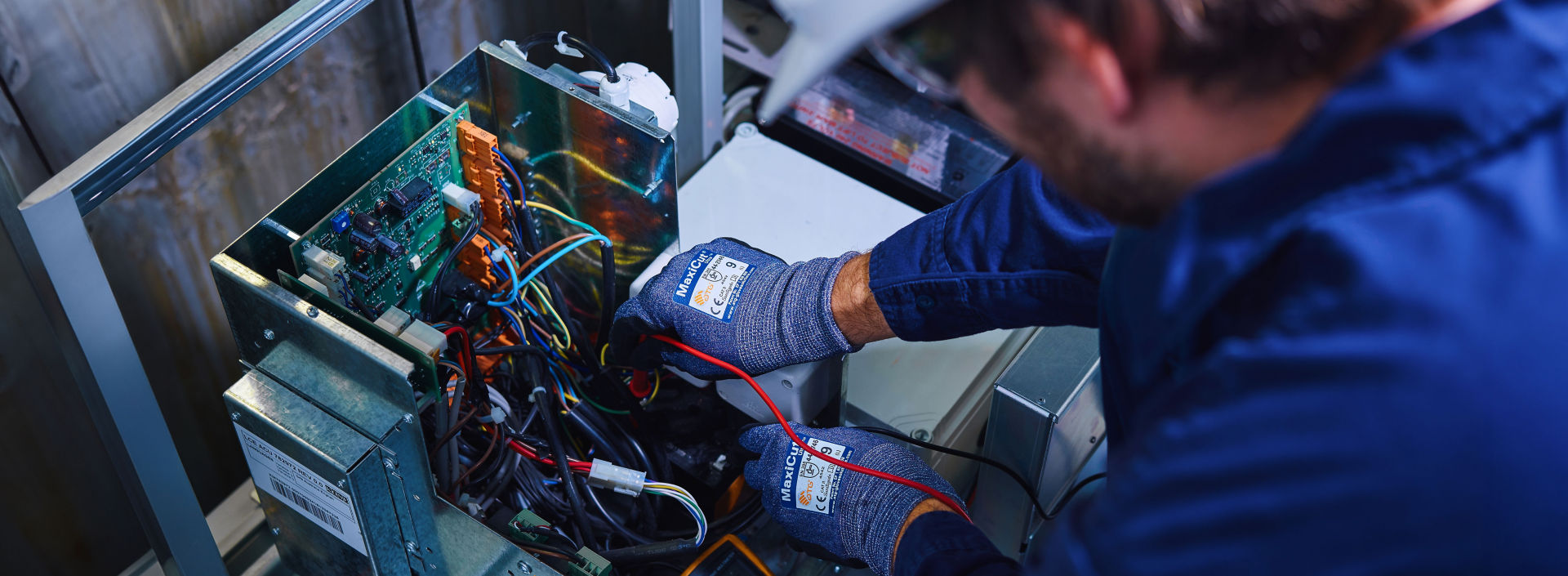 كل خطوة في اختيار شركة تركيب مصاعد تصنع فرق كبير في الأمان