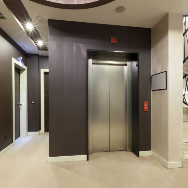 اليك دليل شامل لتركيب المصاعد في المباني التجارية بالسعودية