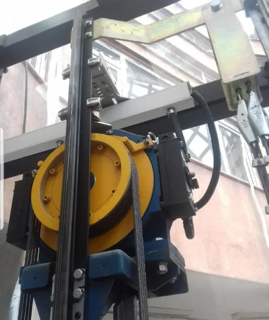 هل تعاني من أعطال متكررة في المصعد؟ إليك الأسباب والحلول الفعالة!