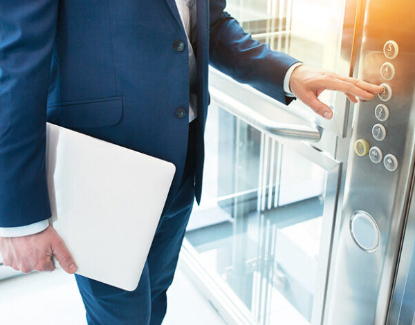 أخطاء شائعة عند التعاقد مع شركة تركيب مصاعد وكيف تتجنبها