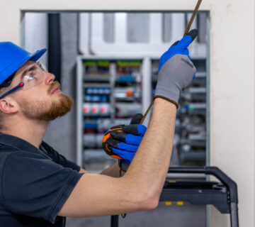 لماذا تعتبر خدمة ما بعد البيع عامل حاسم في اختيار شركة المصاعد؟